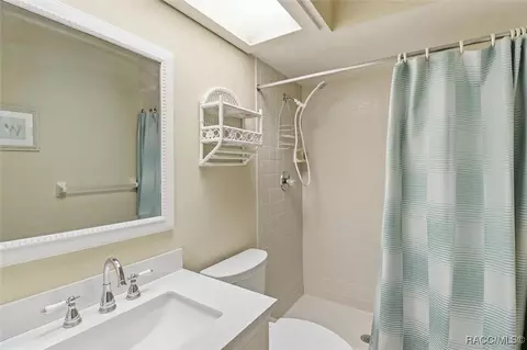 Bath - 110 E Glassboro Ct #7A, Hernando, FL 34442 photo 1 of 2