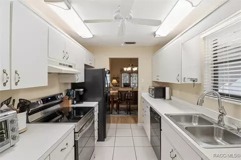 Kitchen - 110 E Glassboro Ct #7A, Hernando, FL 34442 photo 2 of 3