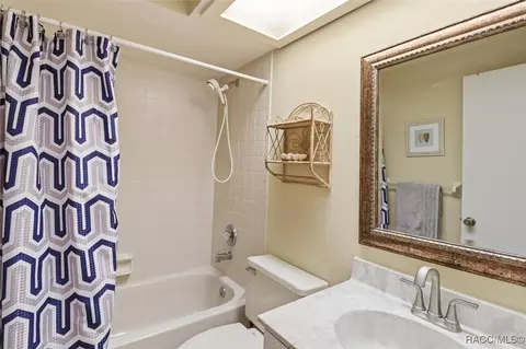 Bath - 110 E Glassboro Ct #7A, Hernando, FL 34442 photo 2 of 2