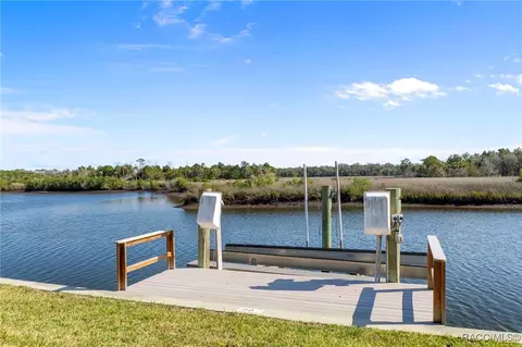 11514 W Bayshore Dr, Crystal River, FL 34429