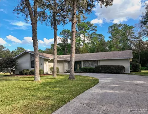 9 E Hemlock Ct, Homosassa, FL 34446