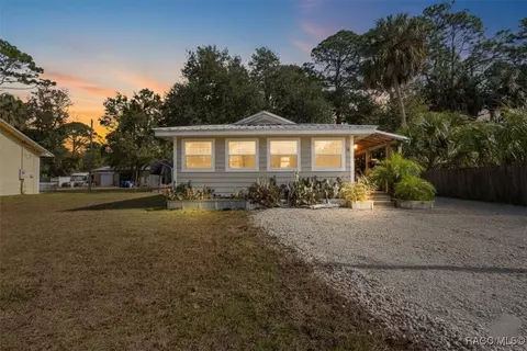 18 56th St, Yankeetown, FL 34498