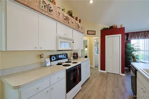Kitchen - 3719 E Lake Todd Dr, Hernando, FL 34442 photo 4 of 5