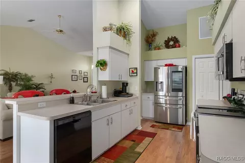 Kitchen - 3622 E Arbor Lakes Dr, Hernando, FL 34442 photo 2 of 3