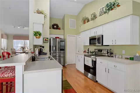 Kitchen - 3622 E Arbor Lakes Dr, Hernando, FL 34442 photo 3 of 3