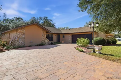 37 Birchtree St, Homosassa, FL 34446
