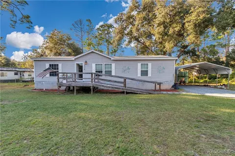 5860 SE 183rd Ter, Ocklawaha, FL 32179
