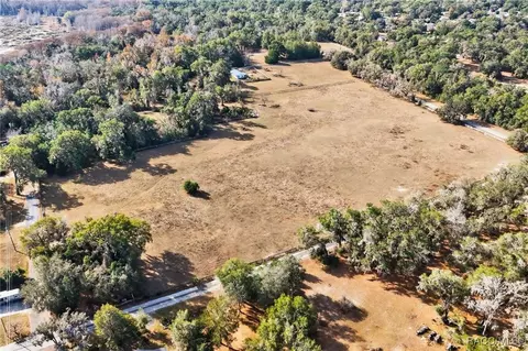 8989 S Great Oaks Dr, Floral City, FL 34436
