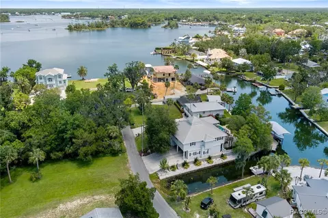 1035 N Appalachian Ter, Crystal River, FL 34429