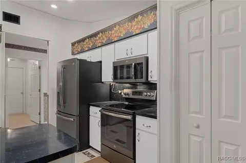 Kitchen - 3548 E Cove Park Trl, Hernando, FL 34442 photo 3 of 5