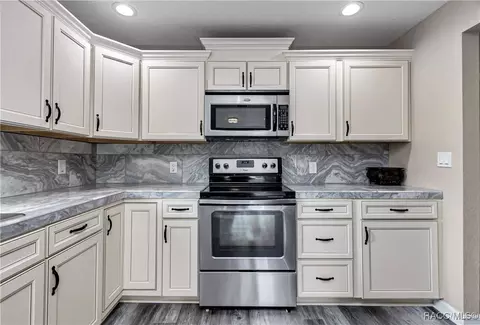 Kitchen - 13920 W Evers Ct, Crystal River, FL 34429 photo 2 of 5