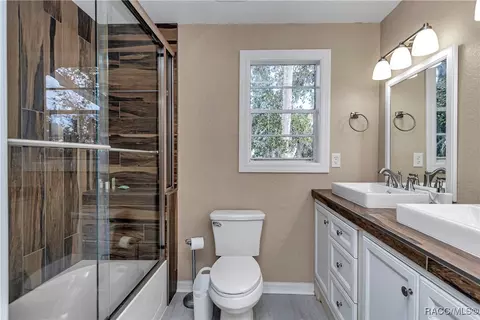 Bath - 13920 W Evers Ct, Crystal River, FL 34429 photo 3 of 5