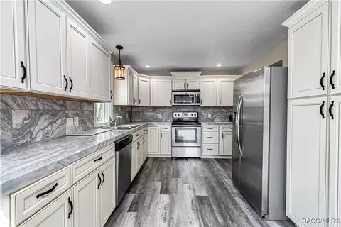 Kitchen - 13920 W Evers Ct, Crystal River, FL 34429 photo 3 of 5