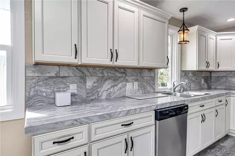 Kitchen - 13920 W Evers Ct, Crystal River, FL 34429 photo 4 of 5