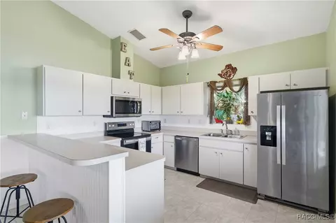 540 N Lake Cir, Crystal River, FL 34429