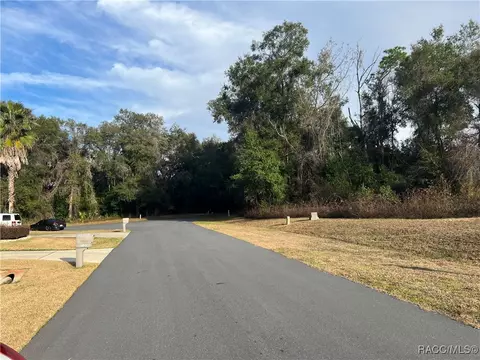 2564 E Chivalry Ct, Hernando, FL 34442 photo 6