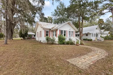 6206 Riverside Dr, Yankeetown, FL 34498