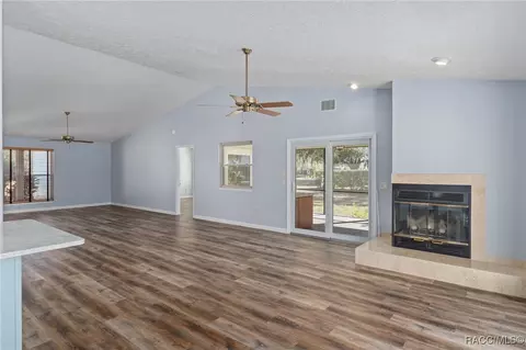 5146 S Riverside Dr, Homosassa, FL 34448