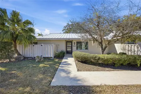 11586 W Bayshore Dr, Crystal River, FL 34429