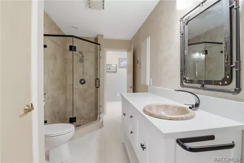 Bath - 226 E Hartford St, Hernando, FL 34442 photo 5 of 5