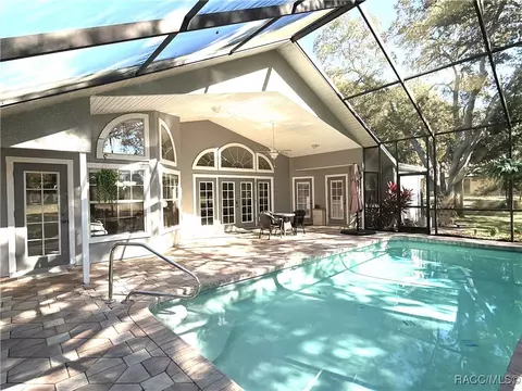 Exterior - 226 E Hartford St, Hernando, FL 34442 photo 3 of 10