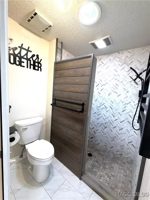 Bath - 226 E Hartford St, Hernando, FL 34442 photo 3 of 5