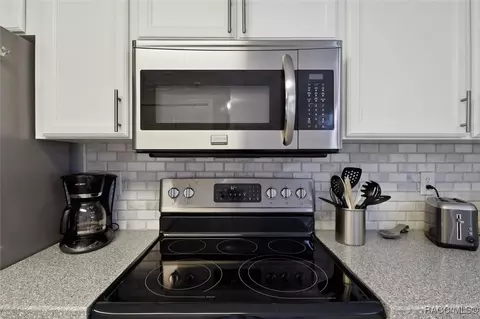 Kitchen - 802 E Hillsborough Ct, Hernando, FL 34442 photo 5 of 6