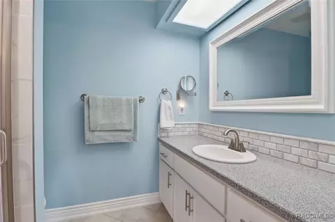 Bath - 802 E Hillsborough Ct, Hernando, FL 34442 photo 3 of 4