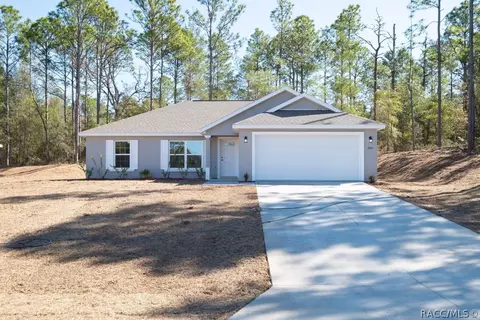 7819 N Voyager Dr, Citrus Springs, FL 34433