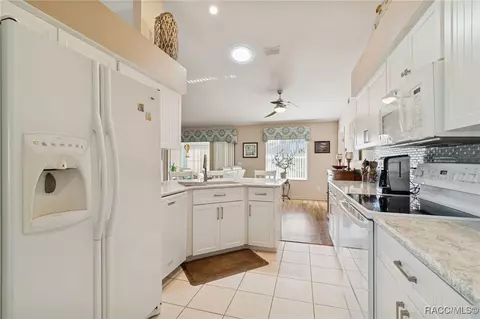 Kitchen - 3658 E Arbor Lakes Dr, Hernando, FL 34442 photo 4 of 4