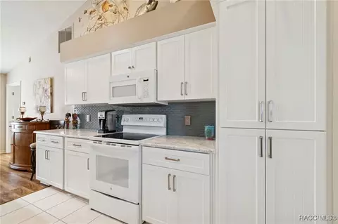 Kitchen - 3658 E Arbor Lakes Dr, Hernando, FL 34442 photo 3 of 4