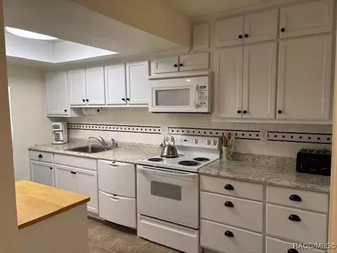 2400 Forest Dr #106, Inverness, FL 34453