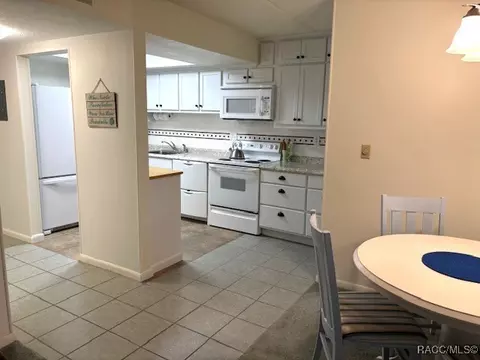 2400 Forest Dr #106, Inverness, FL 34453