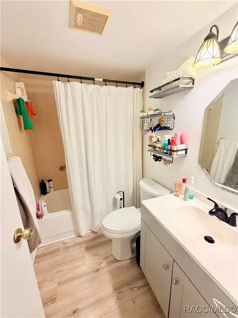 Bath - 370 E Glassboro Ct, Hernando, FL 34442 photo 3 of 3