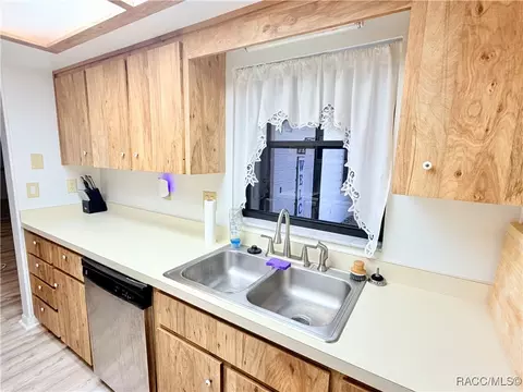Kitchen - 370 E Glassboro Ct, Hernando, FL 34442 photo 3 of 4