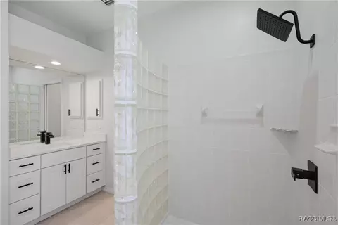 Bath - 335 W Doerr Path, Hernando, FL 34442 photo 2 of 3