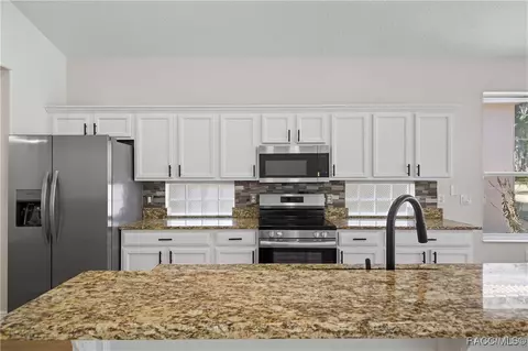Kitchen - 335 W Doerr Path, Hernando, FL 34442 photo 2 of 3