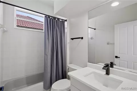 Bath - 335 W Doerr Path, Hernando, FL 34442 photo 3 of 3