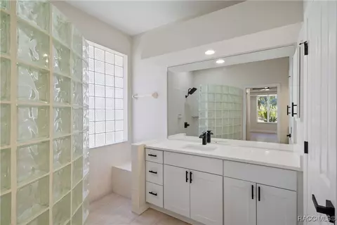Bath - 335 W Doerr Path, Hernando, FL 34442 photo 1 of 3
