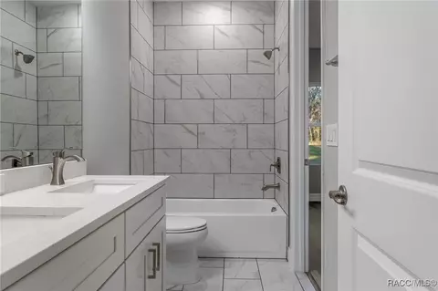 Bath - 1215 E Getty Ln, Hernando, FL 34442 photo 3 of 6