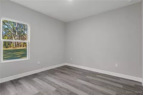 Bedroom - 1215 E Getty Ln, Hernando, FL 34442 photo 7 of 11