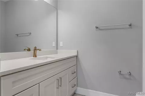 Bath - 1215 E Getty Ln, Hernando, FL 34442 photo 5 of 6