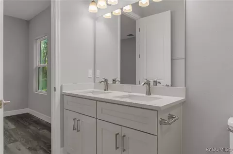 Bath - 1215 E Getty Ln, Hernando, FL 34442 photo 4 of 6