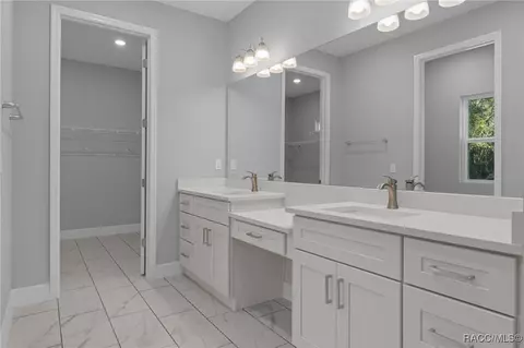 Bath - 1215 E Getty Ln, Hernando, FL 34442 photo 2 of 6