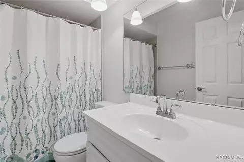 Bath - 791 E Hartford St #1B, Hernando, FL 34442 photo 2 of 5