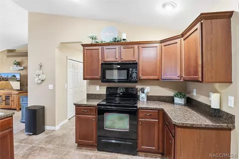 Kitchen - 2303 SE 22nd Loop, Ocala, FL 34471 photo 3 of 4