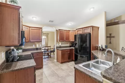 Kitchen - 2303 SE 22nd Loop, Ocala, FL 34471 photo 4 of 4