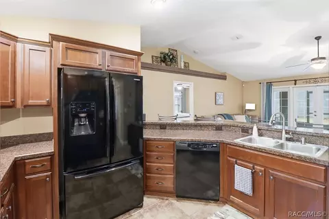 Kitchen - 2303 SE 22nd Loop, Ocala, FL 34471 photo 2 of 4
