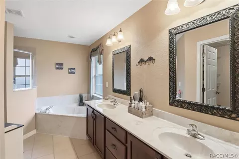 Bath - 2303 SE 22nd Loop, Ocala, FL 34471 photo 1 of 5