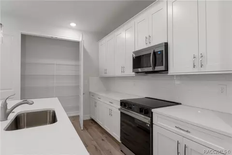 Kitchen - 1565 W Pearson St, Hernando, FL 34442 photo 3 of 3